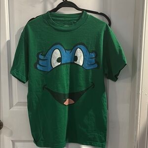 Medium youth TNMT- great shirt in EUC